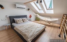 Apartamenty Yeti & Wilka W Centrum Chorzowa: Wilk
